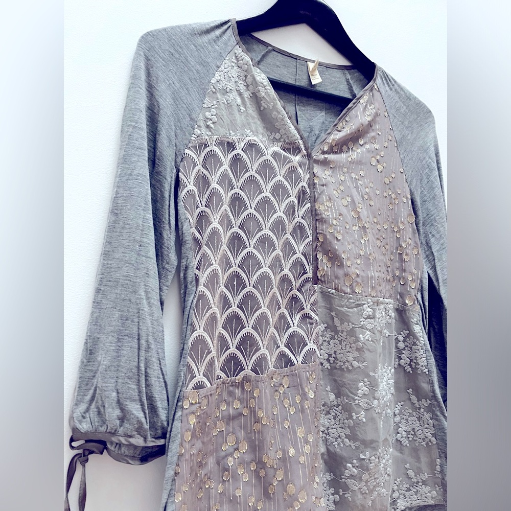 Anthropologie Tiny Mixed Media Patchwork Gray Top… - image 4